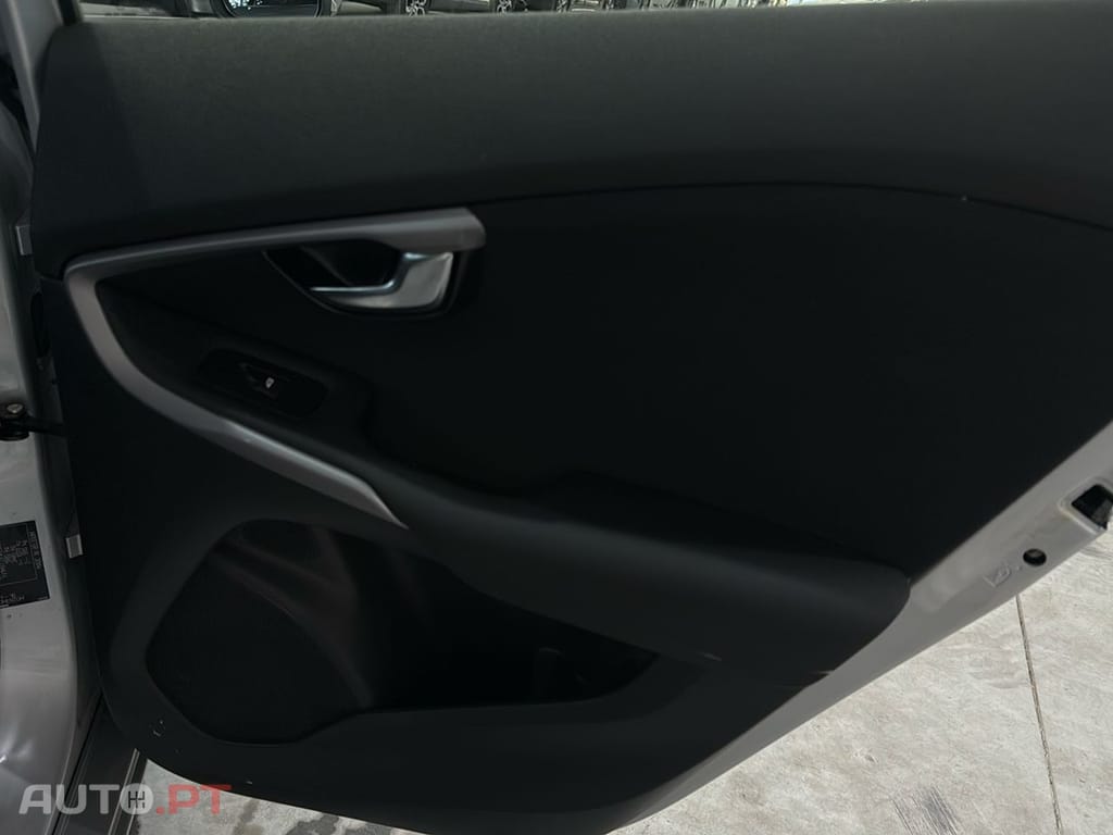 Volvo V40 2.0 D3 Momentum