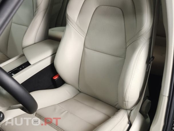 Volvo XC60 2.0 T8 PHEV Momentum Plus AWD