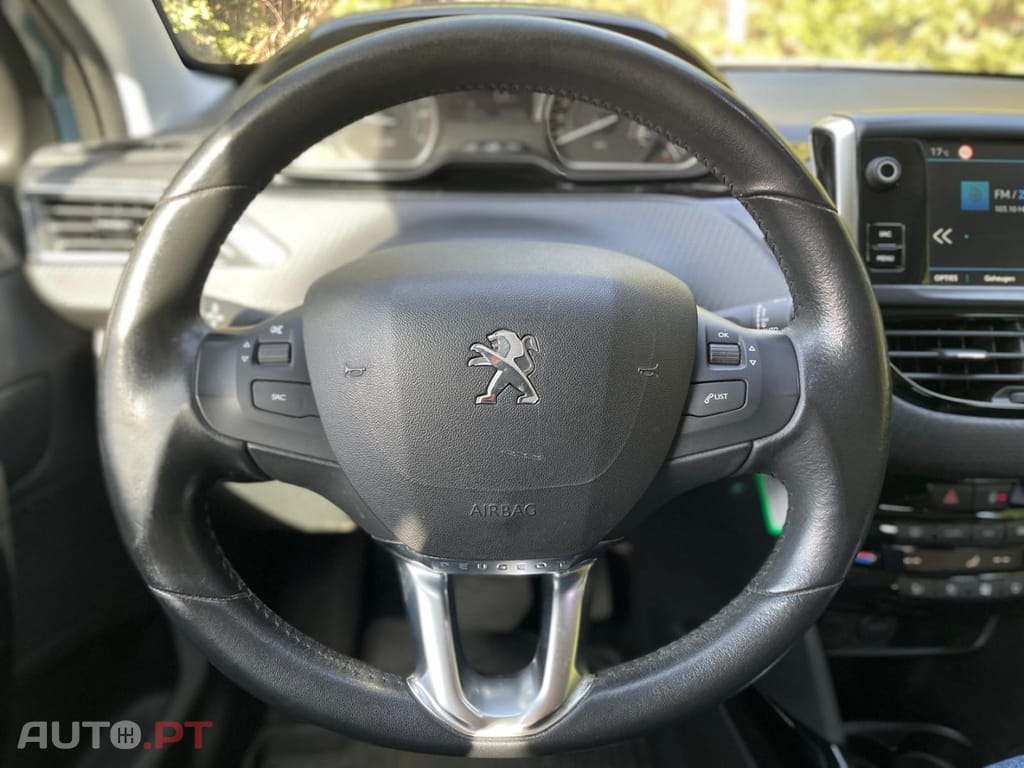 Peugeot 2008 1.2 PureTech Signature EAT6
