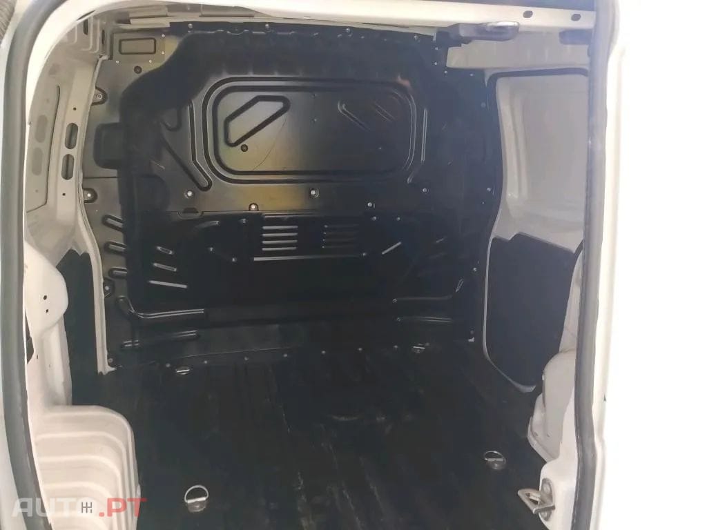 Fiat Fiorino 1.3 M-jet Adventure com 1GD