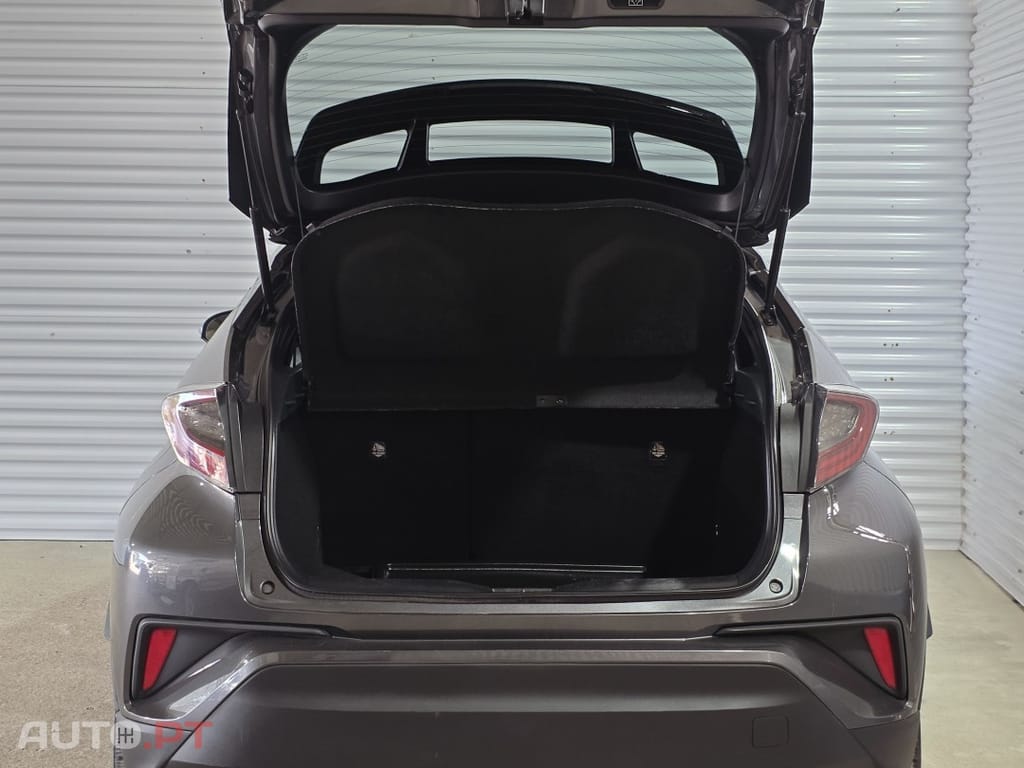 Toyota C-HR 1.8 Hybrid Square Collection
