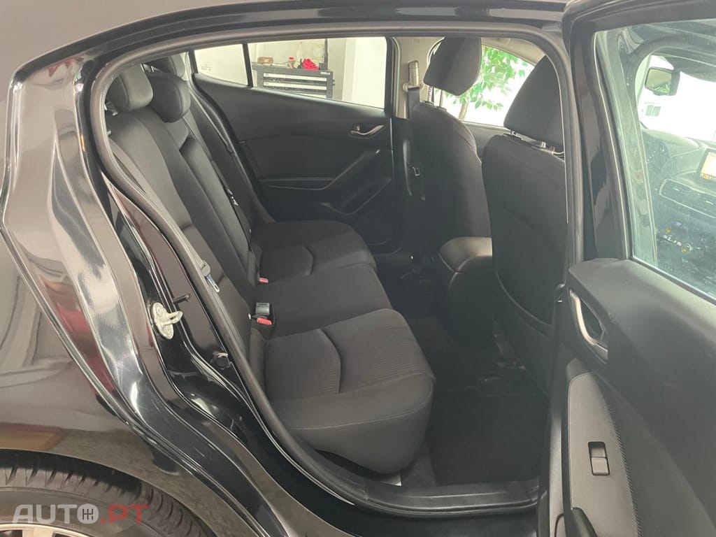 Mazda 3 1.5 Sky-D Evolve HS Navi