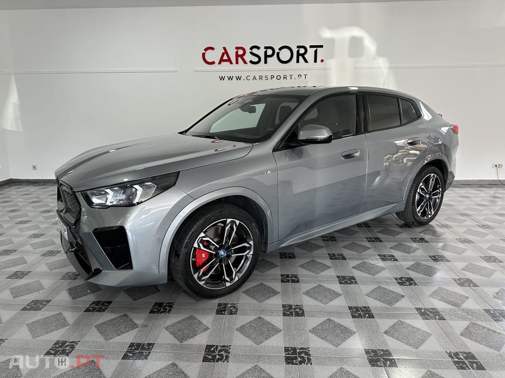 BMW iX2 eDrive20 Pack Desportivo M
