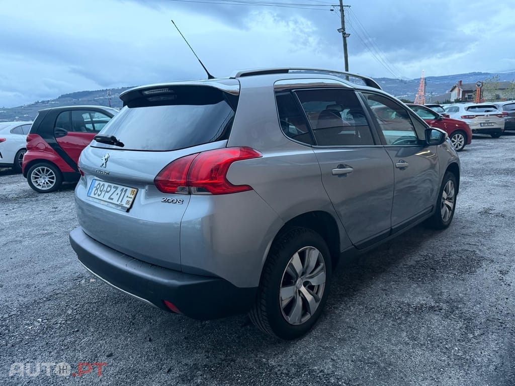 Peugeot 2008 1.2 PureTech Allure