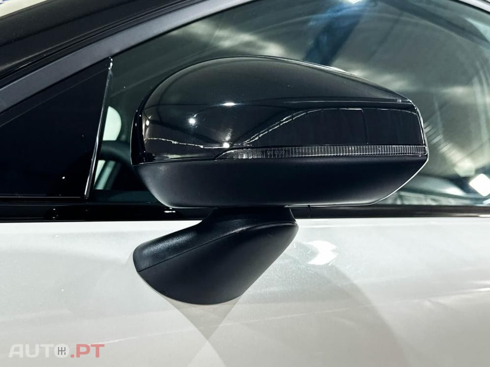 Volvo EX30 Single Motor Extended Range RWD Plus