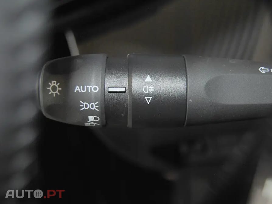 Peugeot 2008 1.2 Hybrid Allure e-DCS6