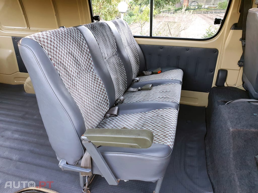 Toyota HiAce 2.4 D LH102L
