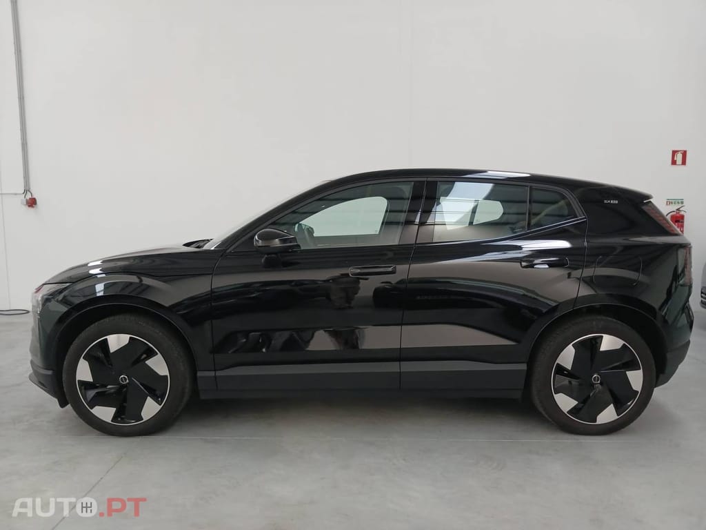 Volvo EX30 69 kWh Single Motor Extended Range Black Edition