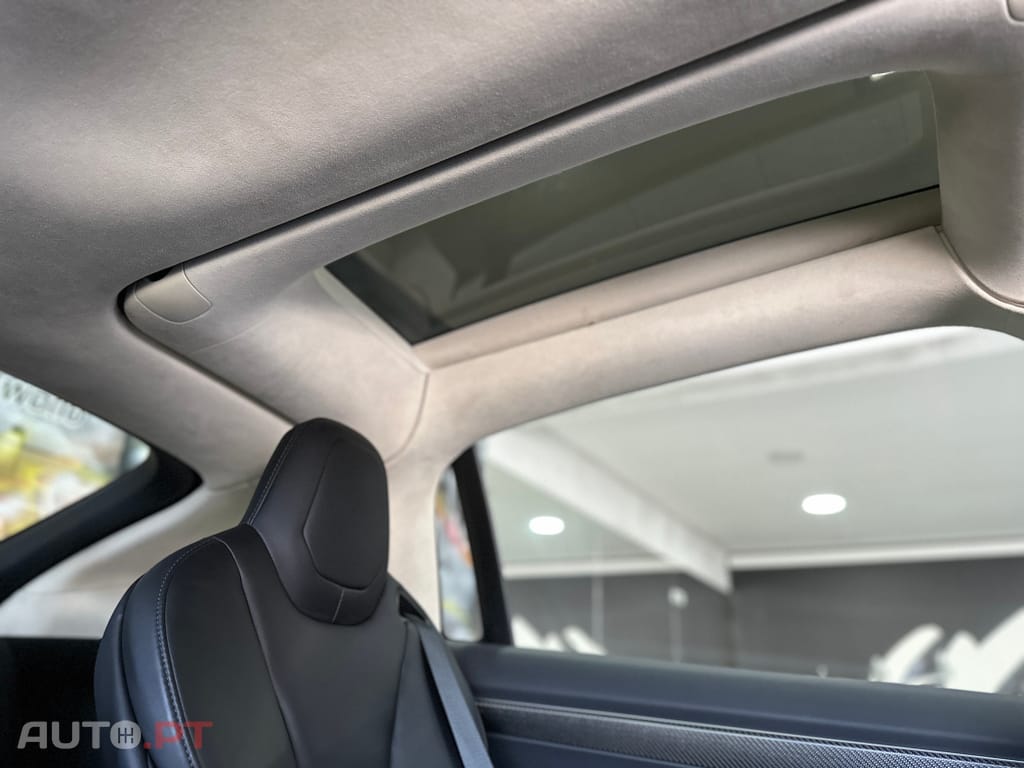 Tesla Model X Outro