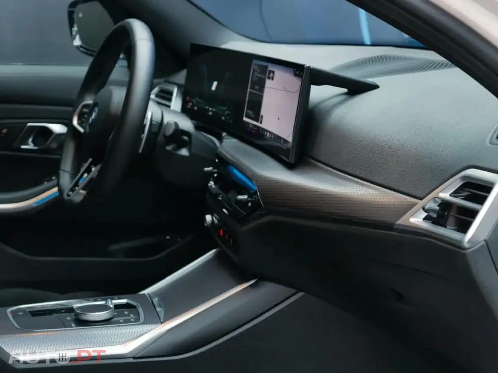 BMW 330 e Pack Desportivo M Pro Auto