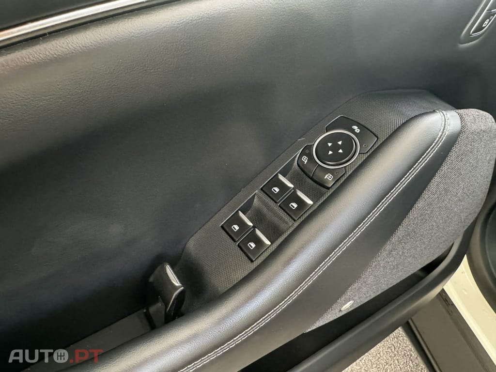 Ford Mustang Mach-E 75.7 kWh Base