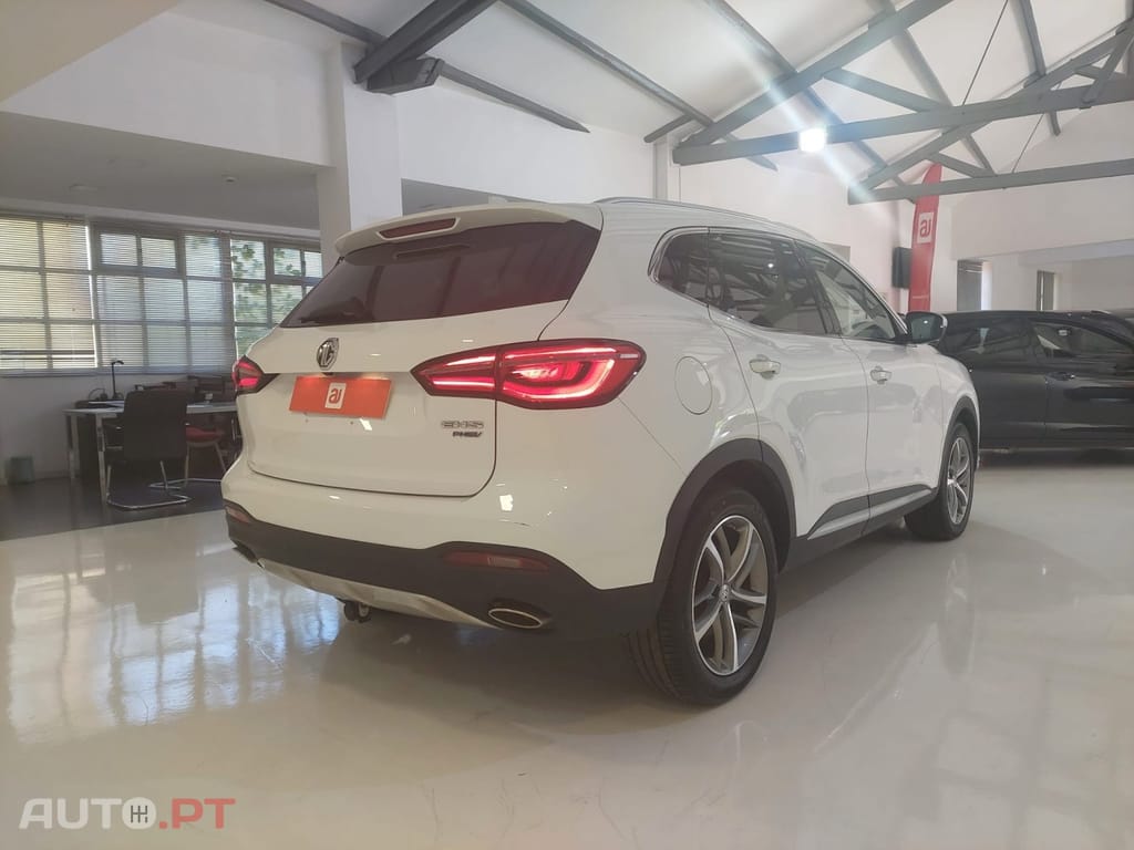 MG EHS PHEV Luxury