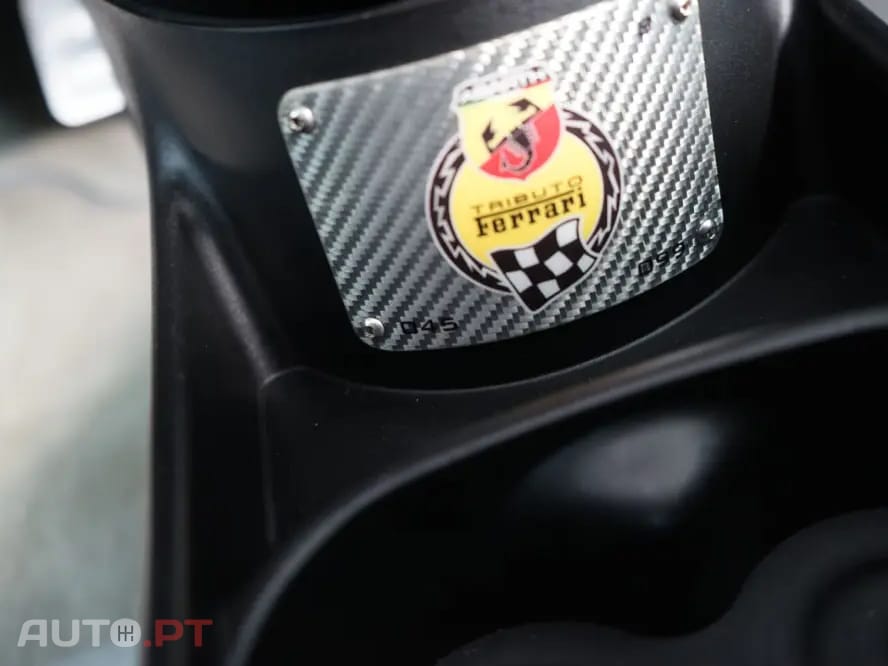 Abarth 695 Outro