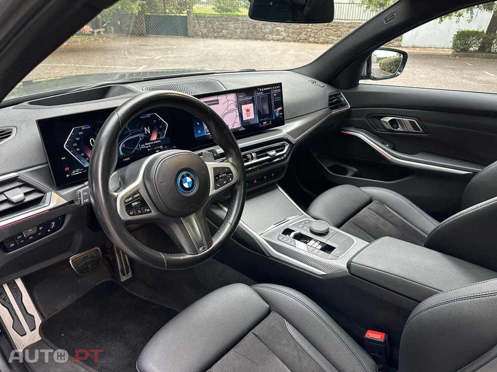 BMW 330 e Touring Pack Desportivo M Auto