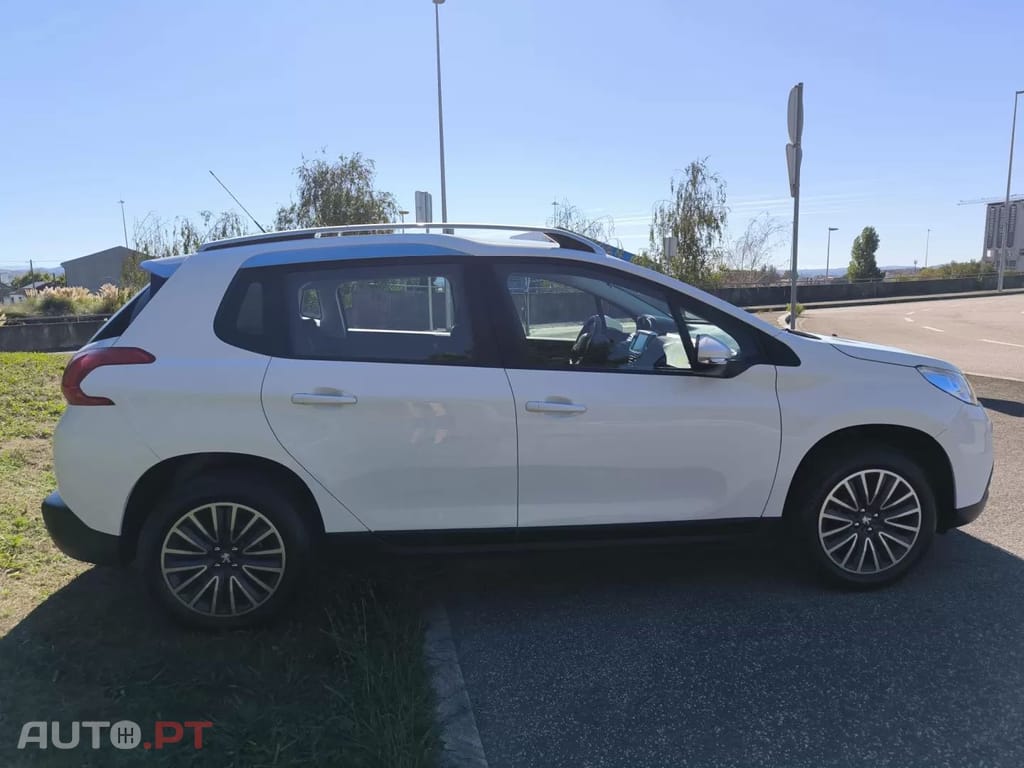 Peugeot 2008 1.2 VTi Active