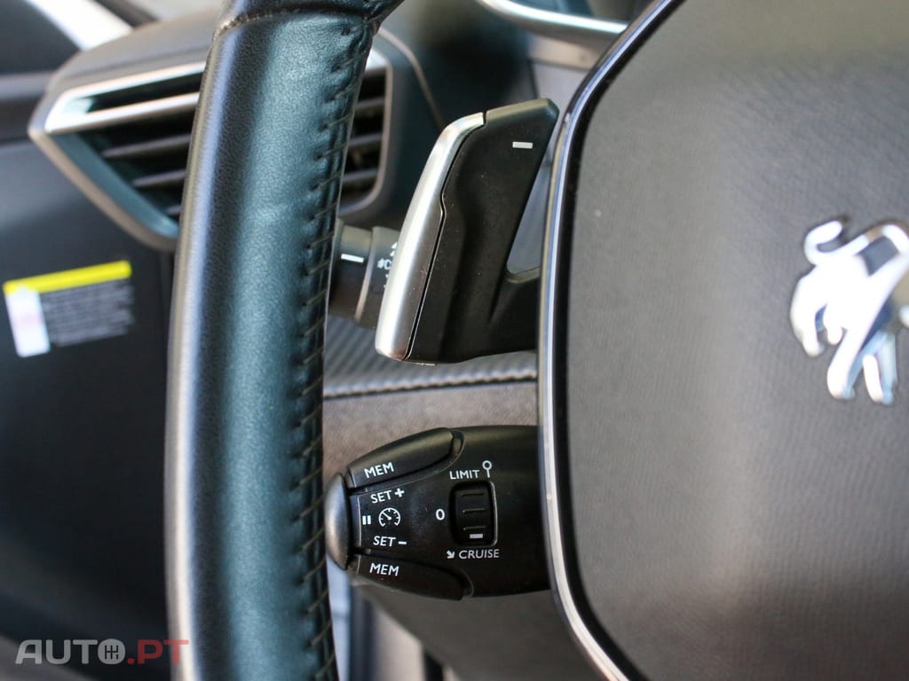 Peugeot 2008 1.2 PureTech Allure EAT8