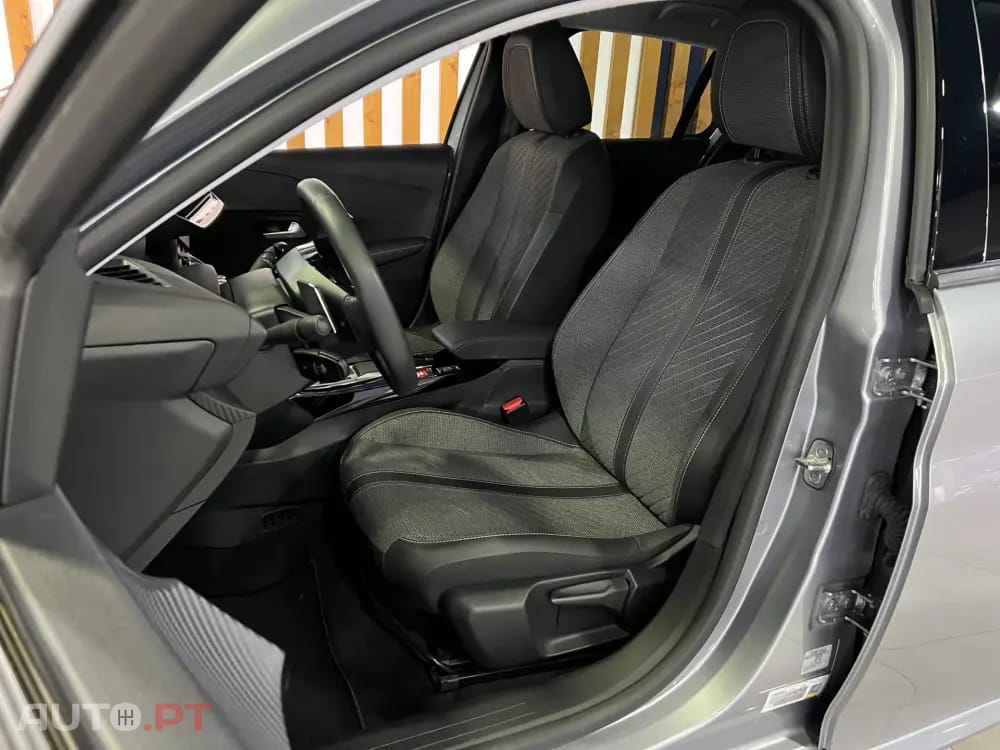 Peugeot 208 1.2 Hybrid Allure e-DCS6