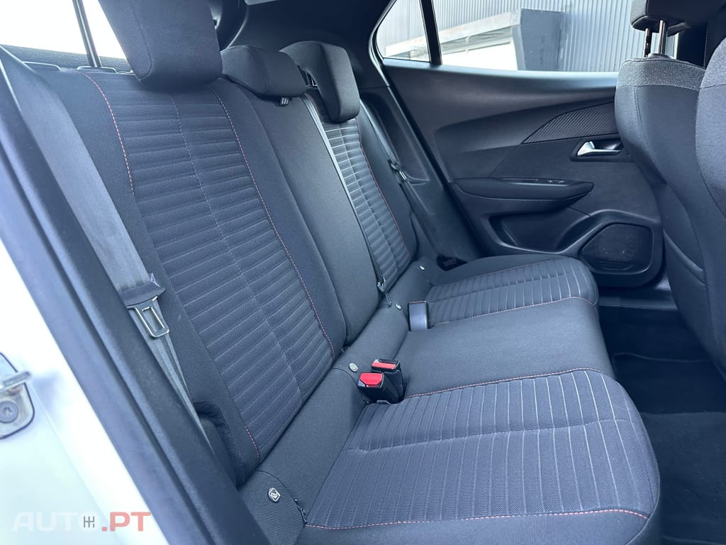 Peugeot 2008 1.2 PureTech Active EAT8