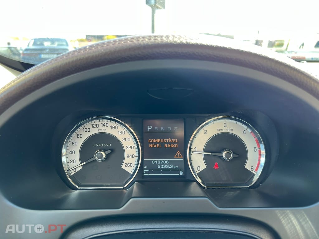 Jaguar XF 2.7 D V6 Luxury