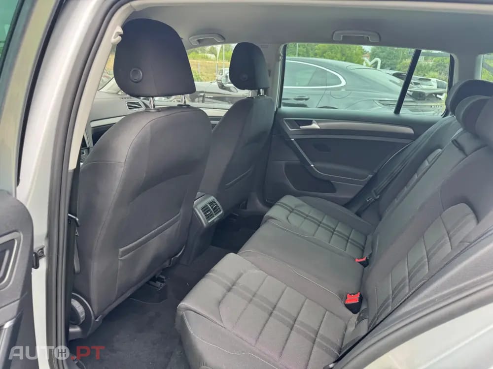 Volkswagen Golf Variant 1.6 TDi Highline DSG