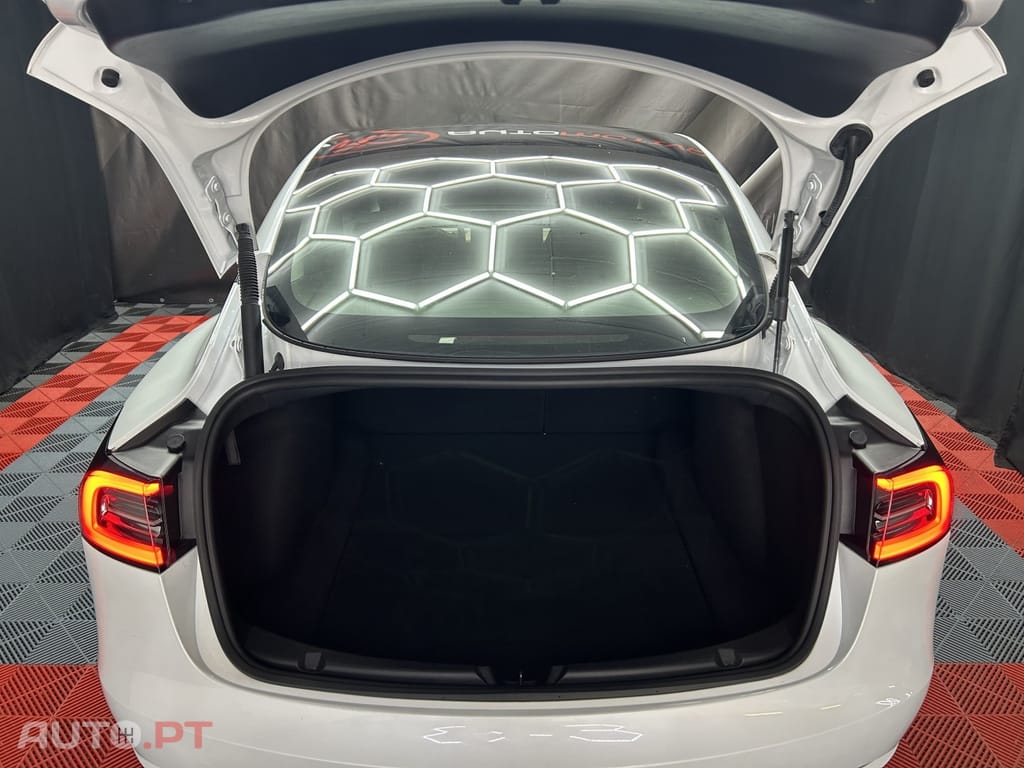 Tesla Model 3 Tração Traseira Standard