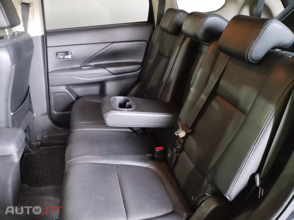 Mitsubishi Outlander 2.2 DI-D Instyle Navi