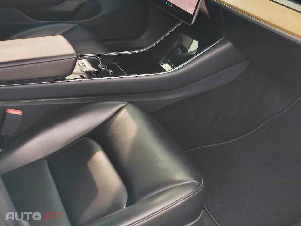 Tesla Model 3 Standard Range Plus RWD