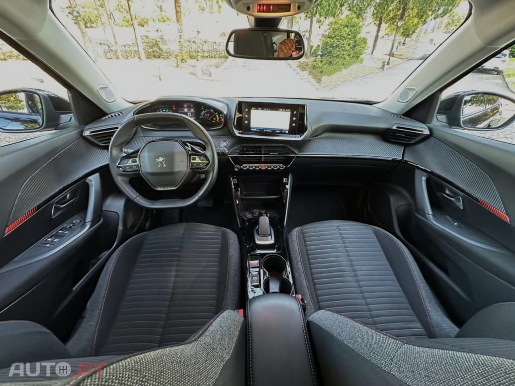 Peugeot E-2008 50 kWh Active Pack