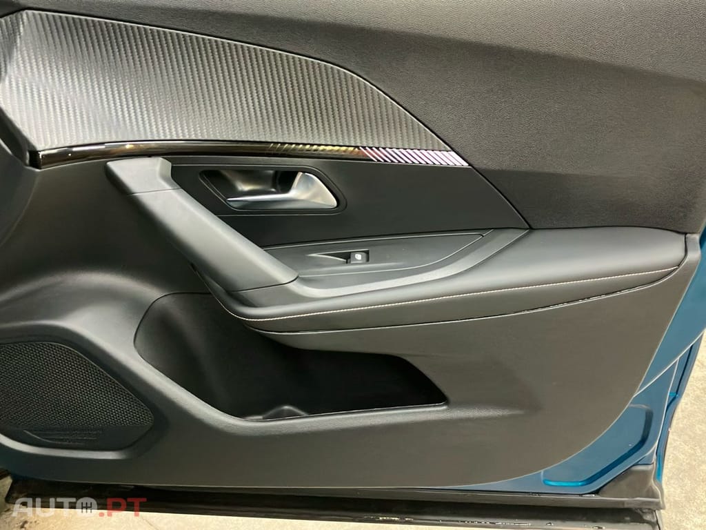 Peugeot E-2008 54 kWh Allure