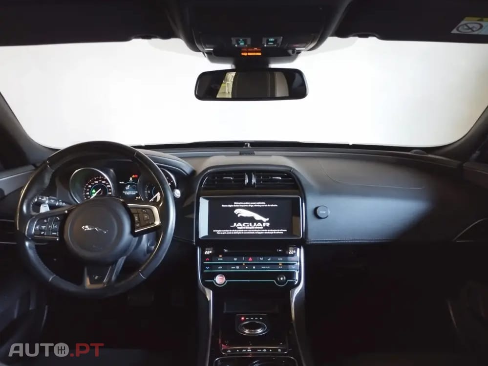 Jaguar XE 2.0 D R-Dynamic SE