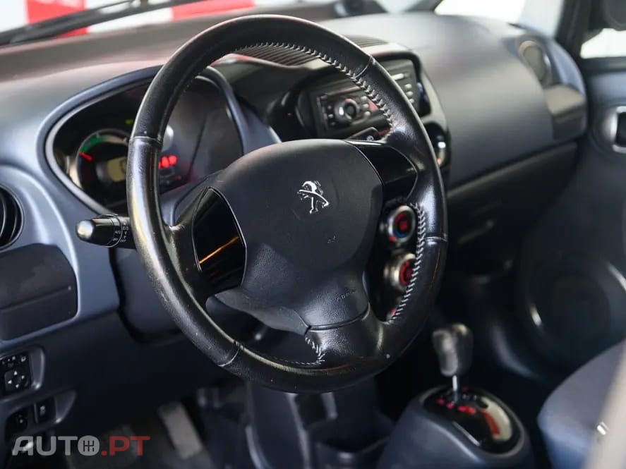 Peugeot iOn Active