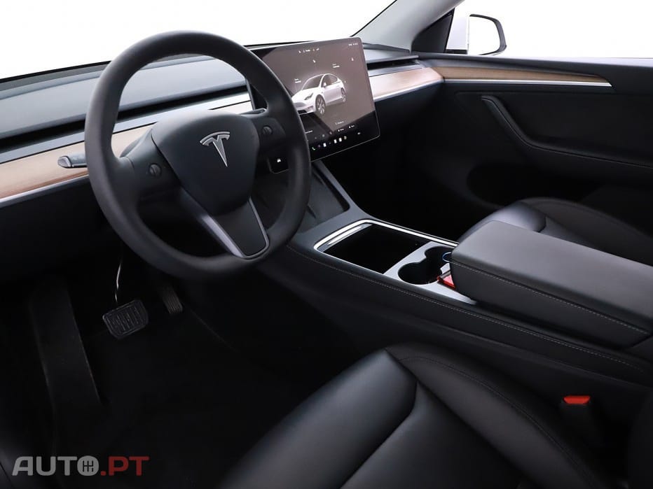 Tesla Model Y Long-Range RWD