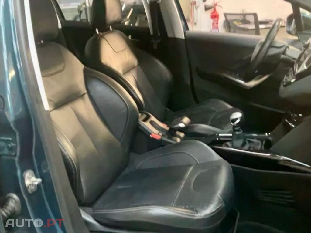 Peugeot 2008 PureTech 130 Allure