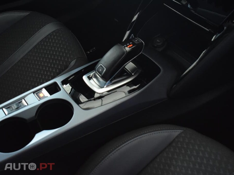 Peugeot 2008 1.5 BlueHDi Allure EAT8