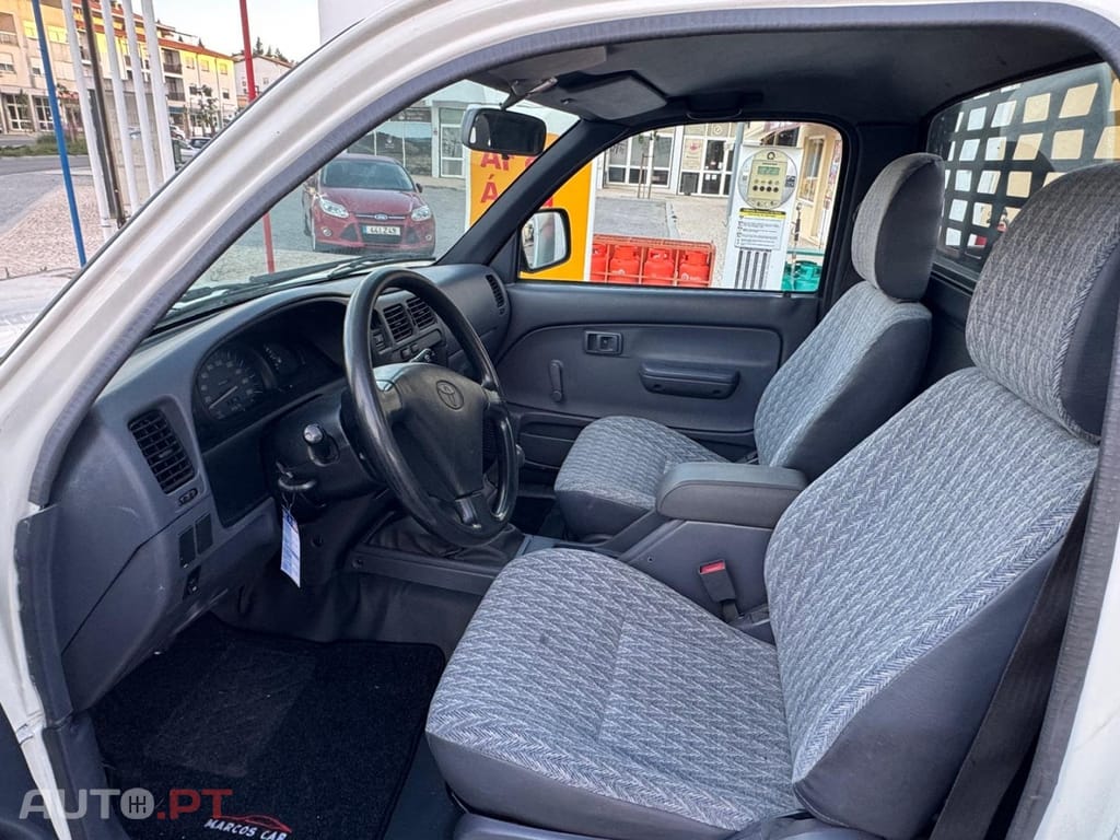 Toyota Hilux 2.5 4x4 2 lugares