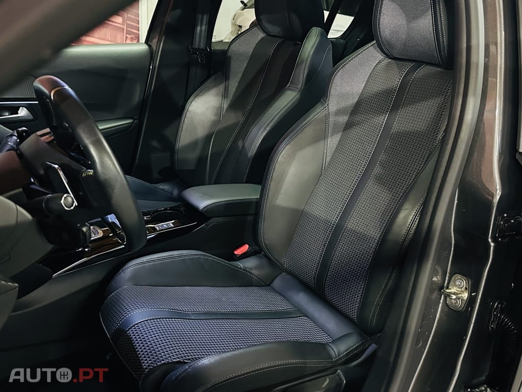 Peugeot 208 1.2 PureTech GT Line EAT8