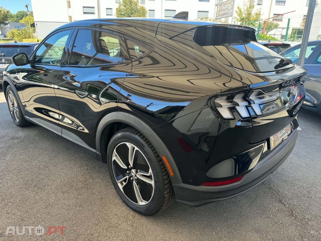 Ford Mustang Mach-E 75.7 kWh Premium AWD