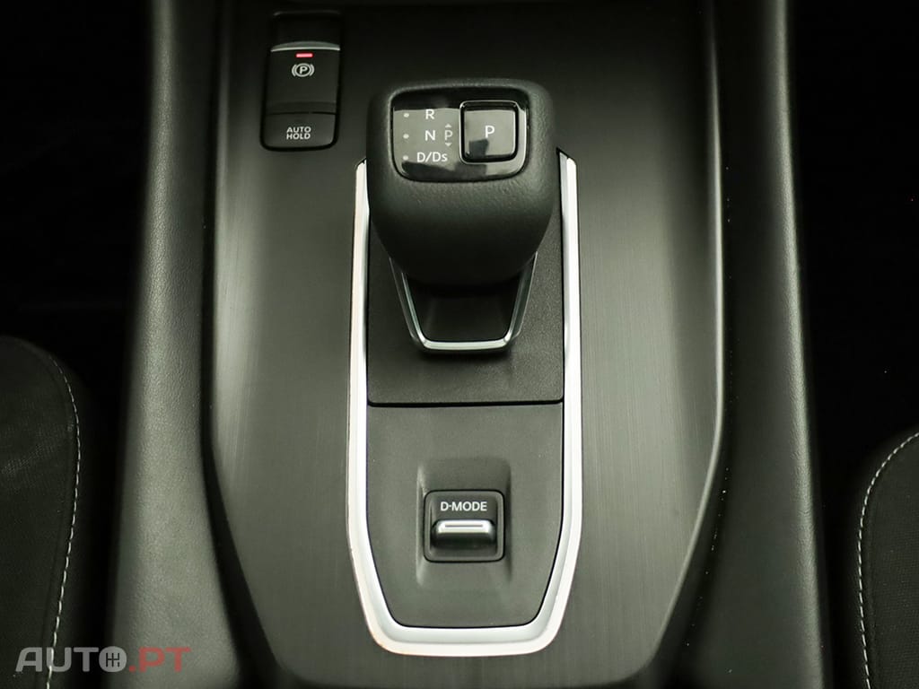 Nissan Qashqai Qashqai 1.3 DIG-T N-Connecta LED Xtronic