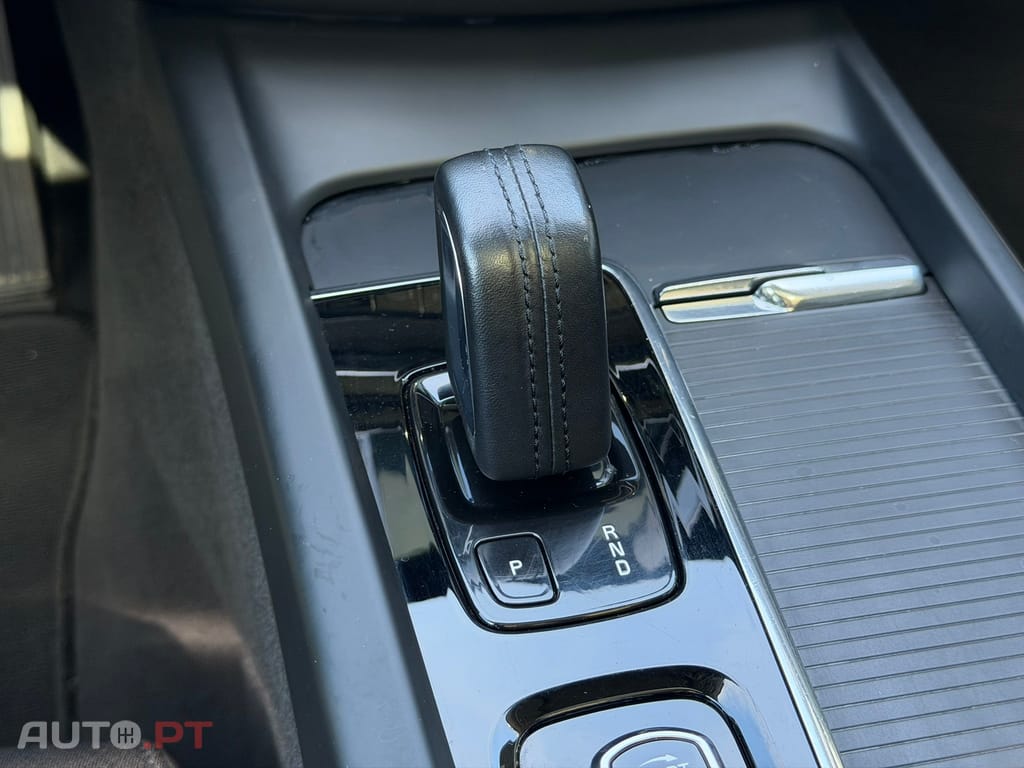 Volvo XC60 2.0 T8 PHEV Momentum Plus AWD