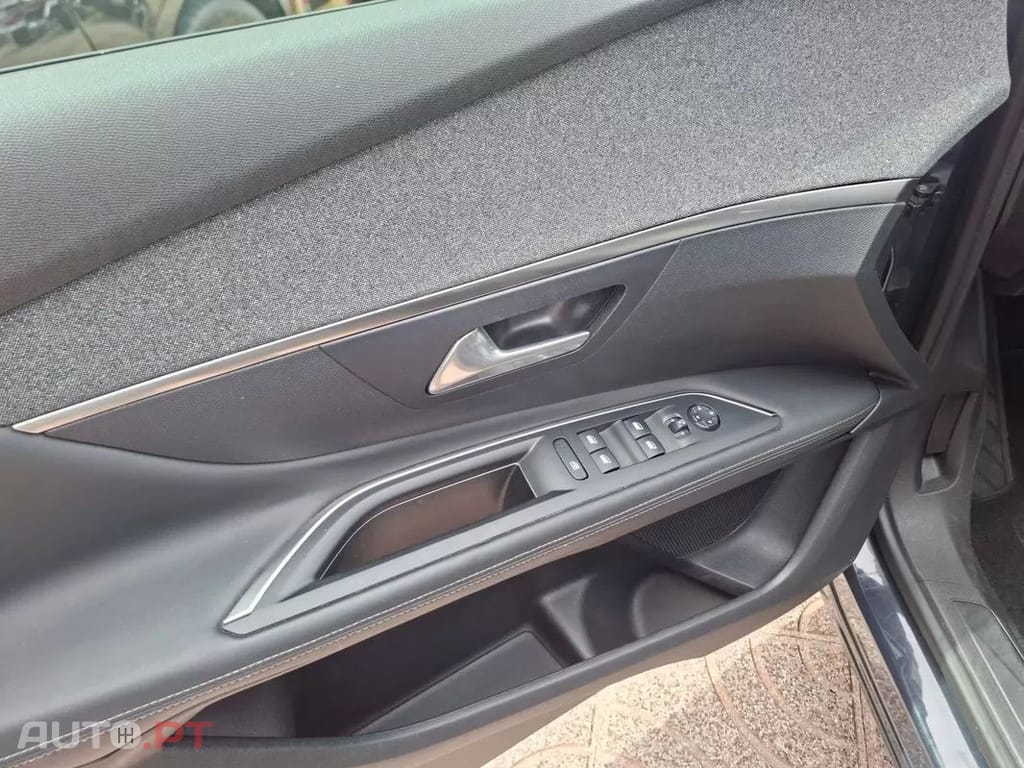 Peugeot 3008  Puretech 130 Stop Start Allure