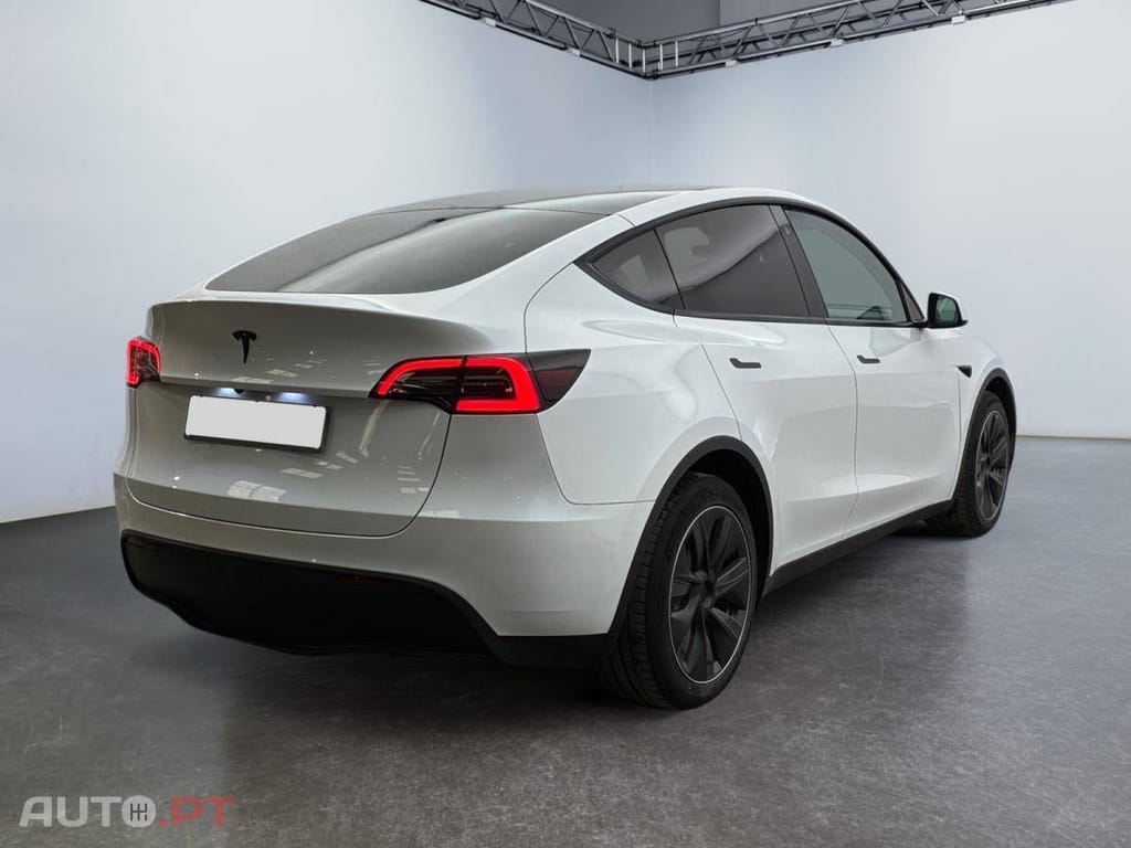 Tesla Model Y Standard RWD