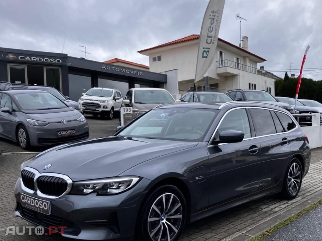 BMW 330 e Touring Auto