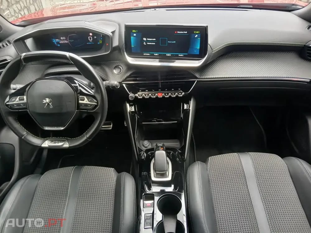 Peugeot E-2008 GT