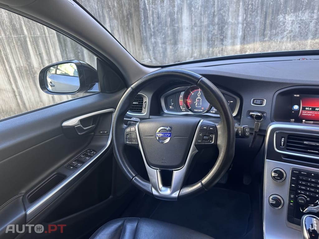Volvo V60 2.0 D3 Pro Geartronic — fotografia 9
