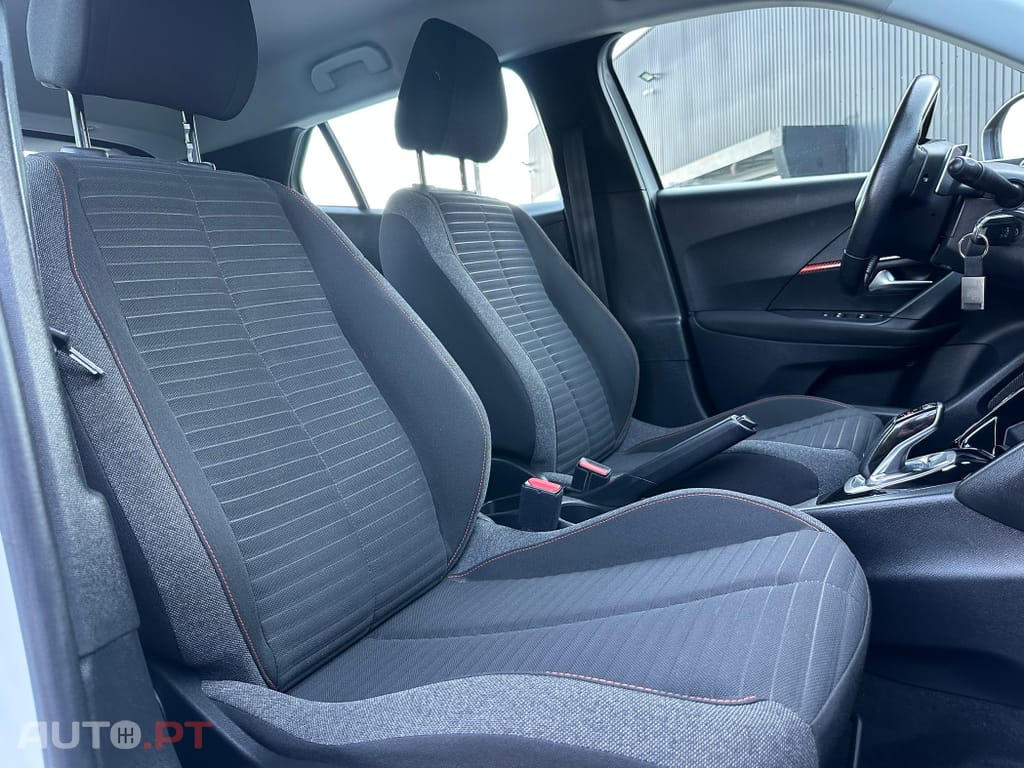 Peugeot 2008 1.2 PureTech Active EAT8