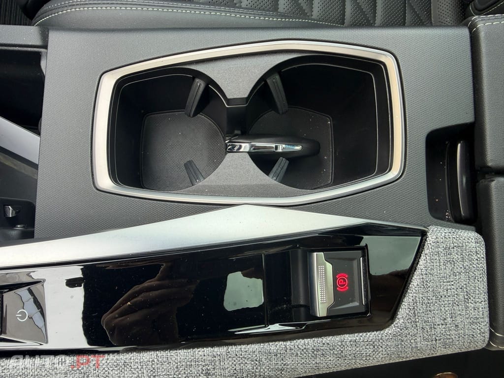 Peugeot E-5008 73 kWh GT