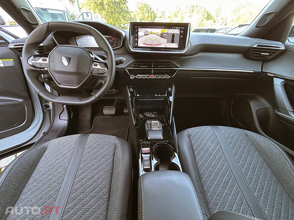 Peugeot E-2008 50 kWh Allure Pack