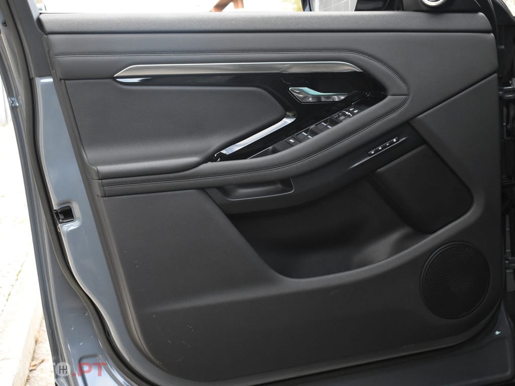 Land Rover Evoque 1.5 P300e AWD R-Dynamic SE Auto