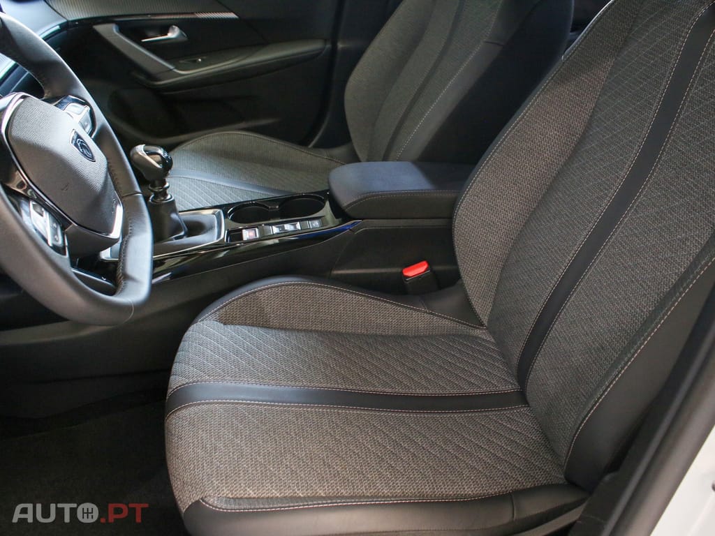 Peugeot 2008 1.2 PureTech Allure