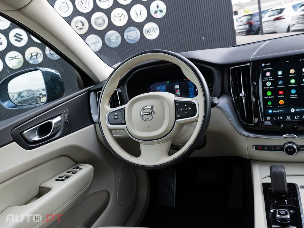 Volvo XC 60 2.0 B4 Momentum — fotografia 22